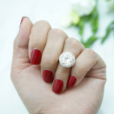 Diamond Engagement Rings - Round Cut Diamond Engagement Rings in Melbourne